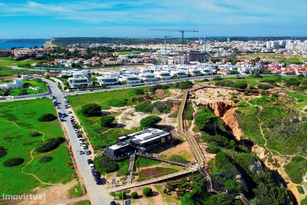Terreno com Ruina a venda para Construção de Moradia Isolada - Lagos - Grande imagem: 4/21