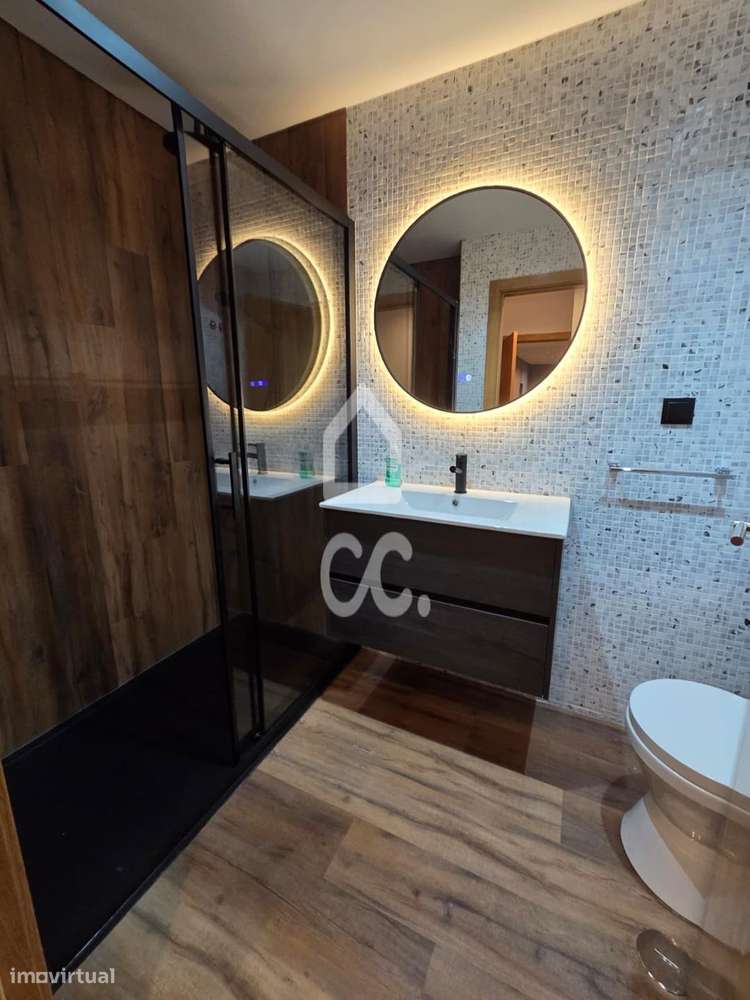 Apartamento T1 na Venda do Pinheiro com Garagem, Elevador e AC-17