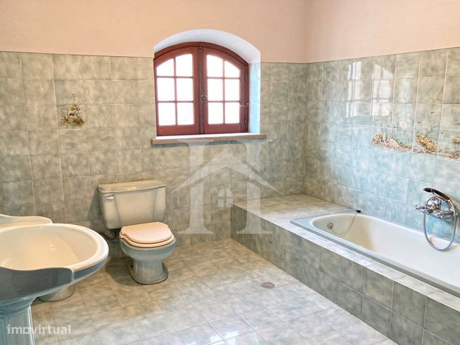 Moradia T3 com Armazém e Terreno de 9 640m2 em Olho Marinho, Óbidos-14