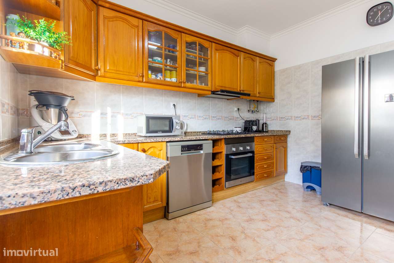 Quinta do Conde – Moradia Geminada de 4 assoalhadas c/ garagem-5