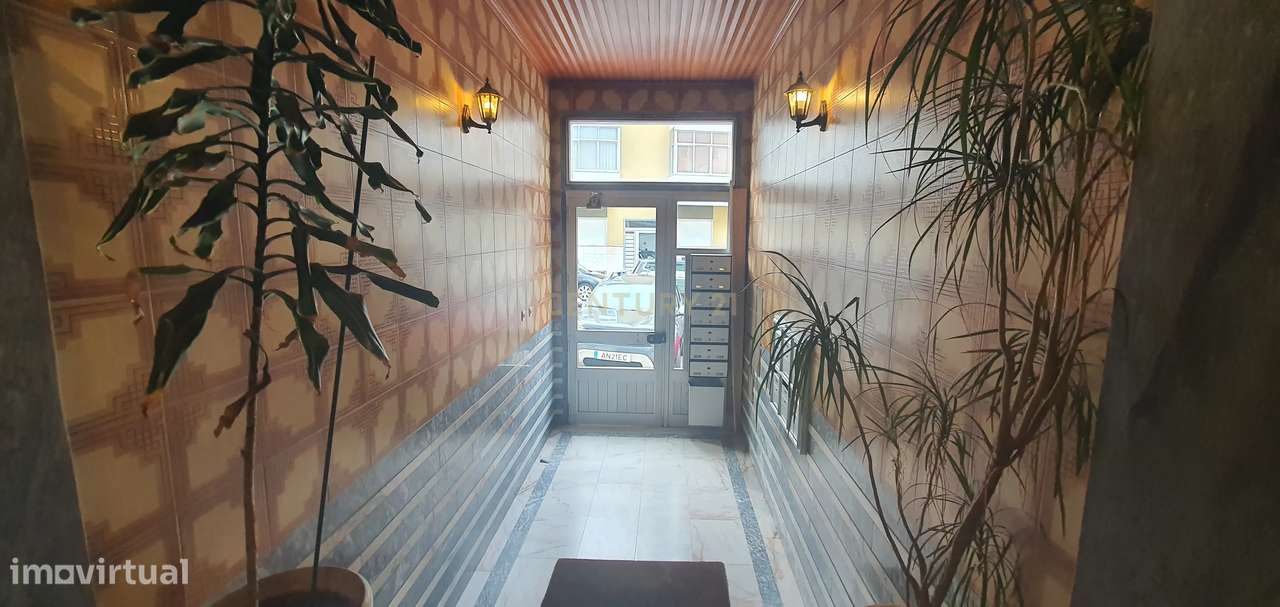 Apartamento T2+1 com parqueamento e Vista desafogada em Odivelas, Lisb-26