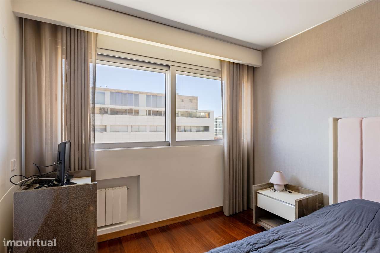 Apartamento T3 no Bessa com Varanda e Garagem box-24