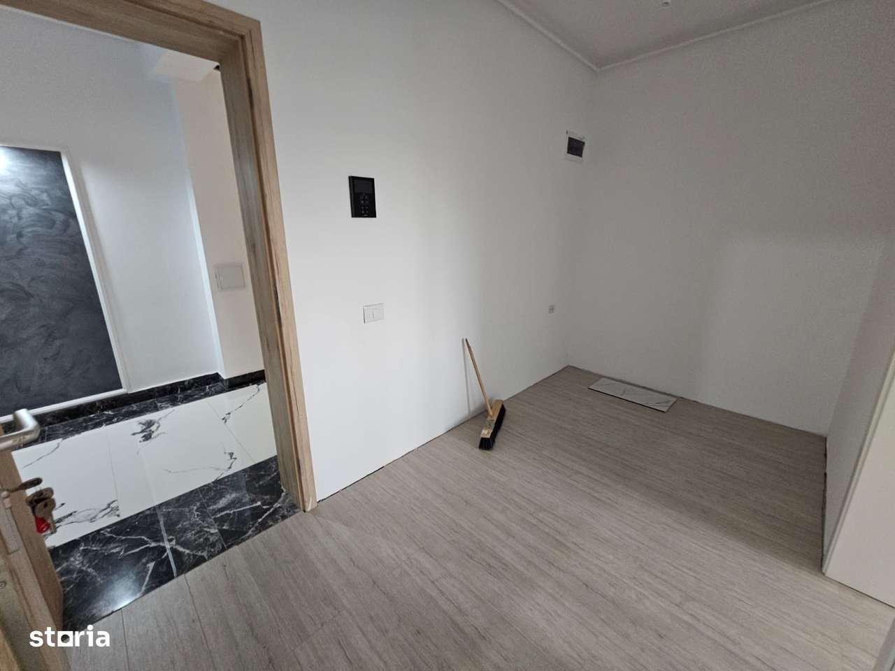 Doua apartamente cu o camera in acelasi bloc. ideal pentru investitie-4