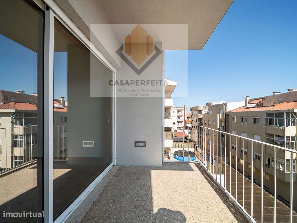 Apartamento T1 Novo com Varanda Ampla e Lugar de Garagem - Oliveira...-8
