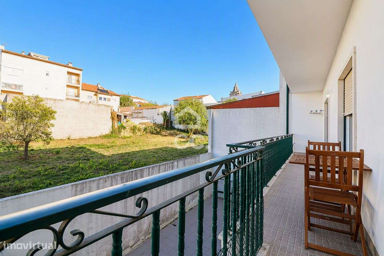 Apartamento T3 com garagem, arrumo e churrasqueira no centro do Avelar-19