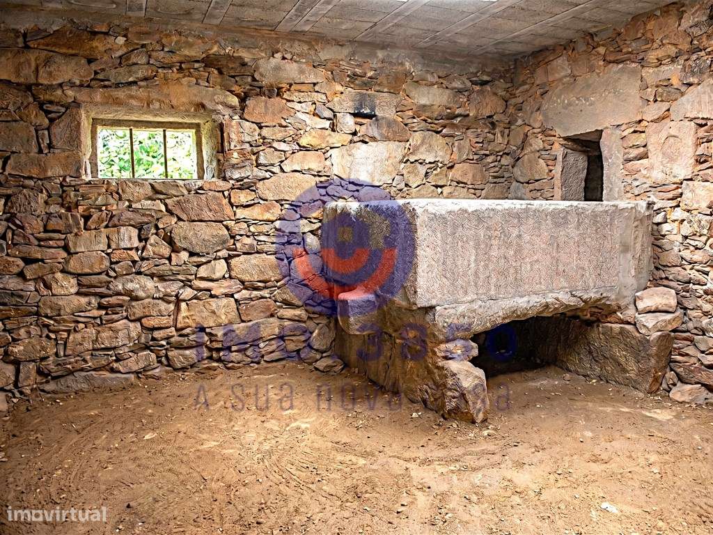 Moradia T3 em pedra para recuperação-18
