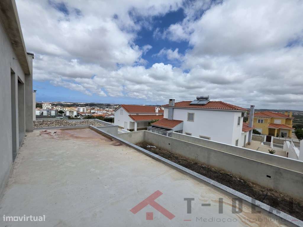 Moradia T4 Moderna na Lourinhã-22