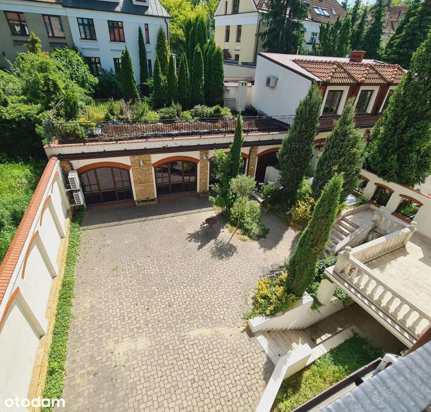 Przestronny dom na Żoliborzu z parkingiem - Pełny obrazek: 2/3