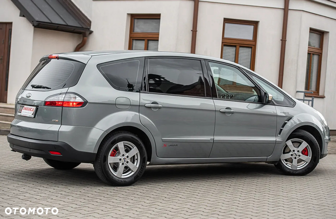 Ford S-Max - 12