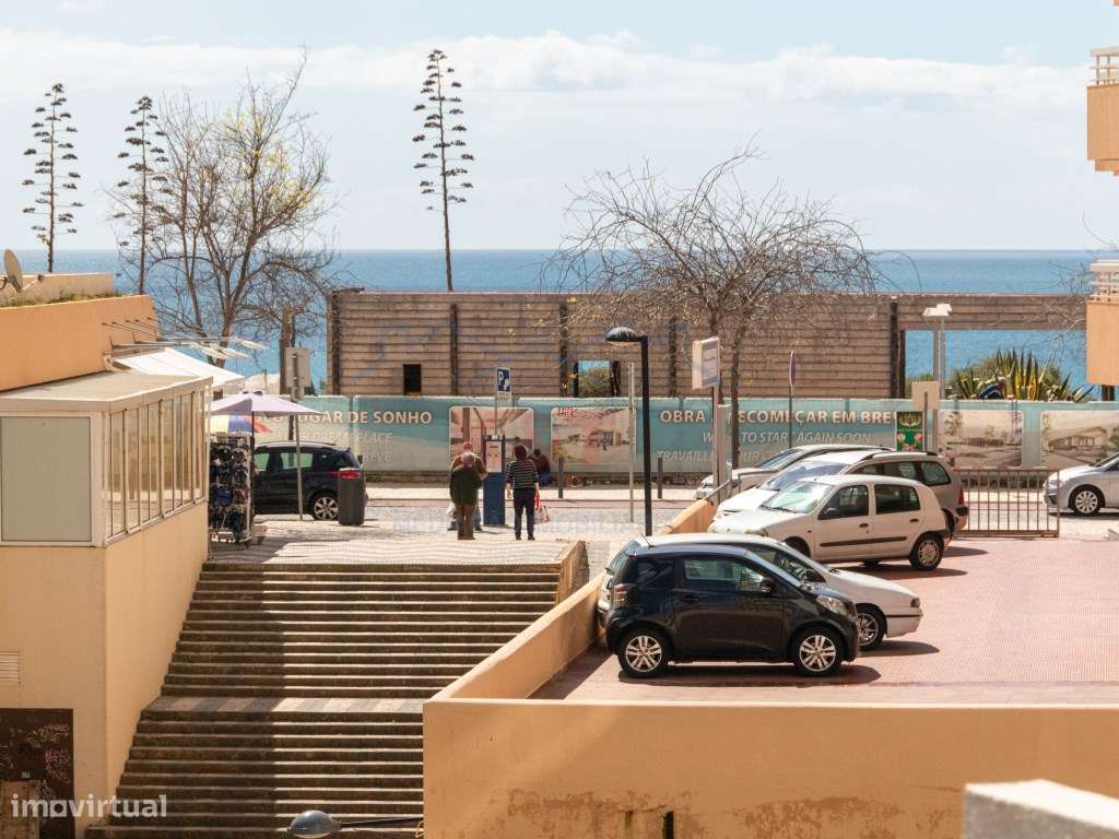 T2 remodelado na 1ª linha da Praia da Rocha-25