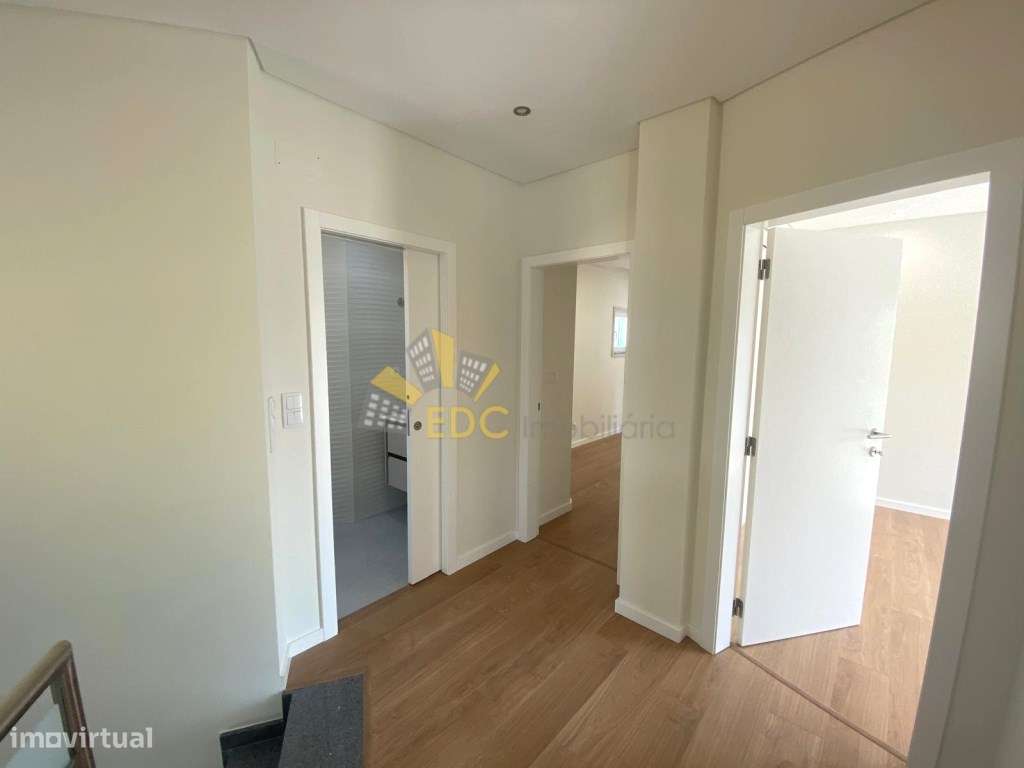 OFERTA ESCRITURA NOTARIAL| Moradia T3+1 | Construção Nova | Localiz...-49