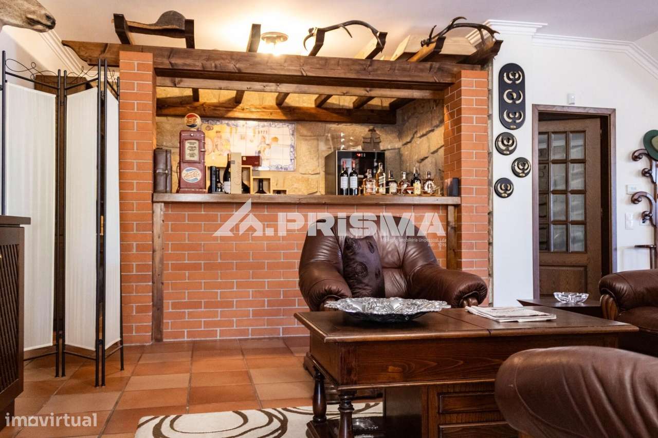 Moradia T5 para Venda em C. Branco-41