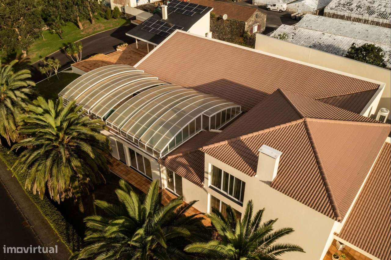 Luxuosa Moradia com 4 quartos localizada em Rosto do Cão - São Roque-50