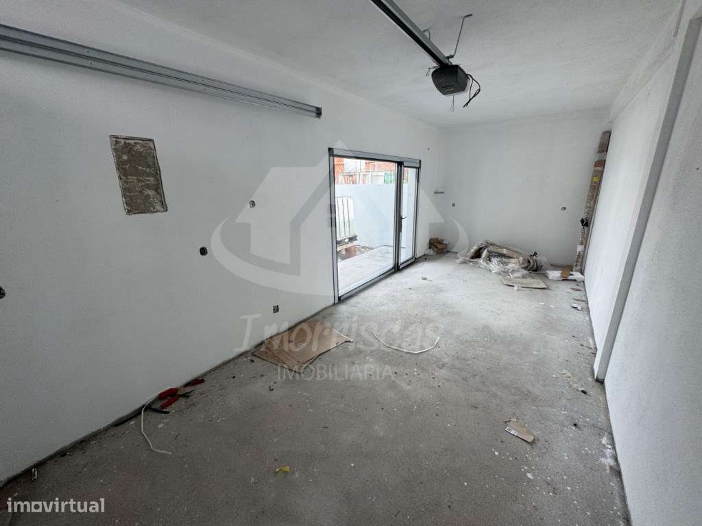 Moradia T3+1 na Portela de Azóia, em Santa Iria de Azóia-33