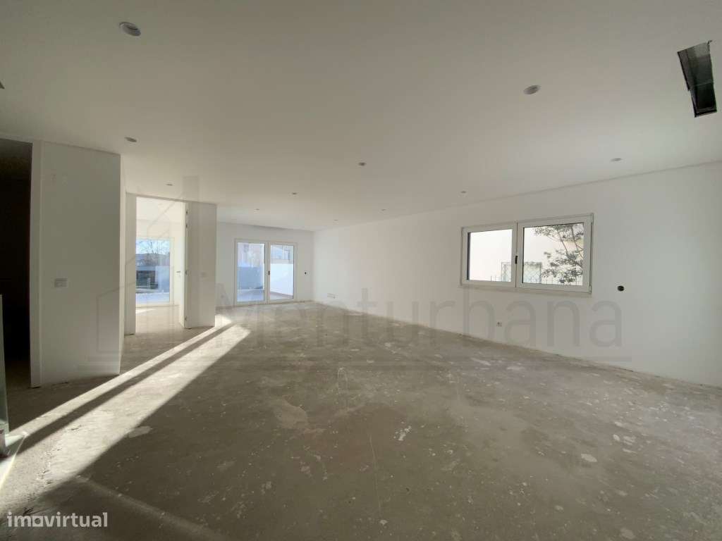 MORADIA T4 EM CONDOMÍNIO COM PISCINA - SÃO PEDRO DO ESTORIL - ESTORIL - Grande imagem: 5/50