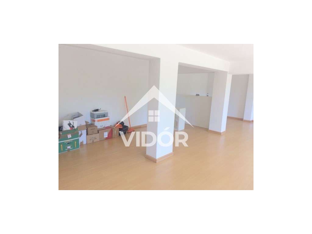 Conjunto de Escritórios no Candal - Oportunidade de Investimento-9