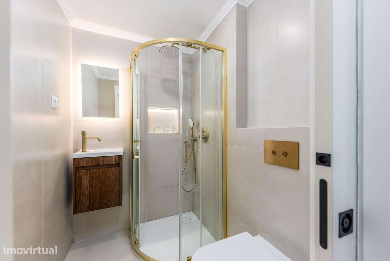 Apartamento T3 Totalmente Remodelado – Cova da Piedade, Almada-23