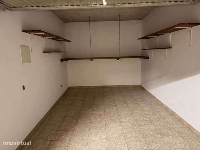 Garagem em Box para arrendamento - Lagos - Grande imagem: 5/8