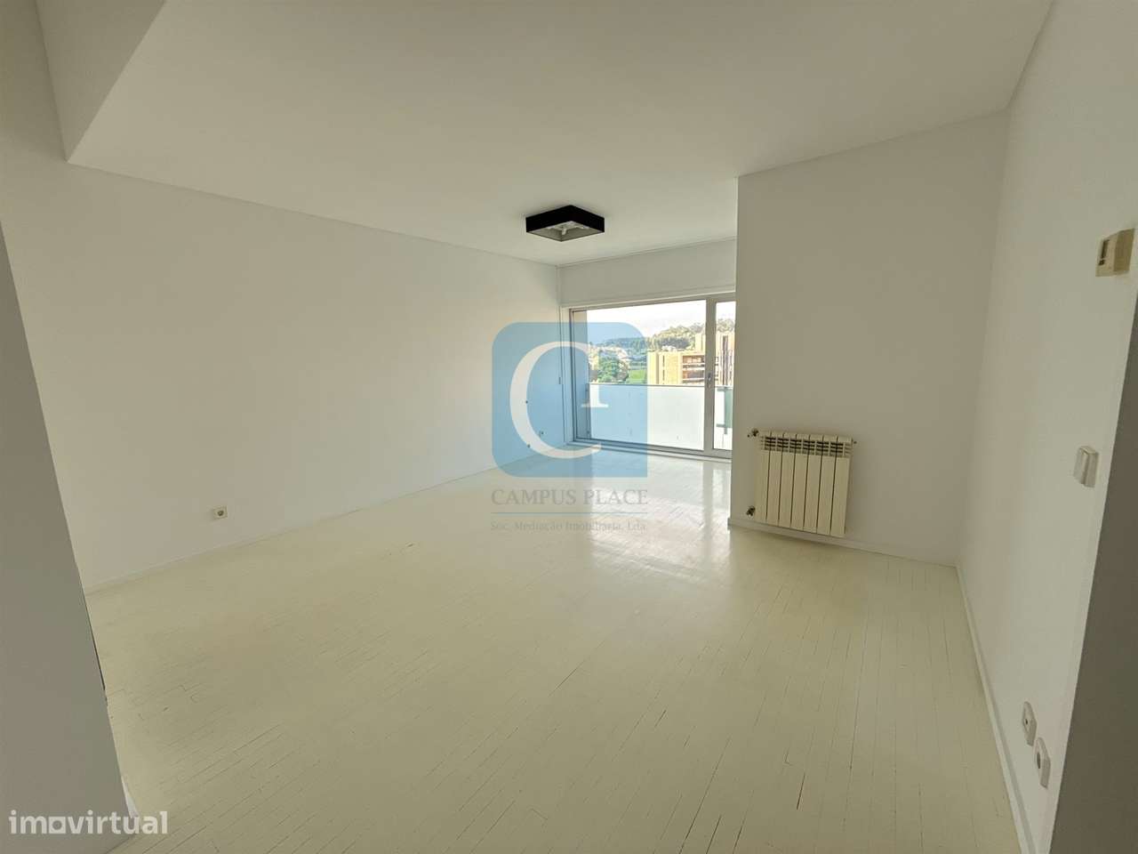 Apartamento T2 com lugar de garagem e arrumos em Vermoim na Maia-9