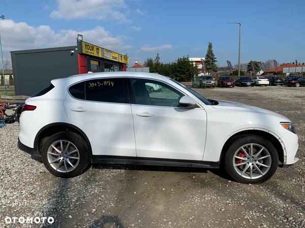 Alfa Romeo Stelvio 2.0 Turbo 16V AT8-Q4 Ti - 2