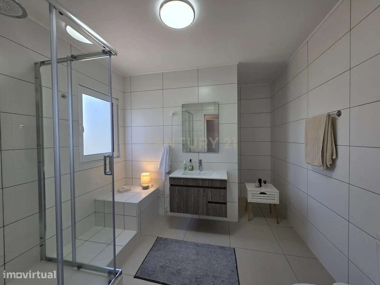 Moradia T5 Totalmente Equipada e Renovada com Vista Deslumbrante – Lom-20