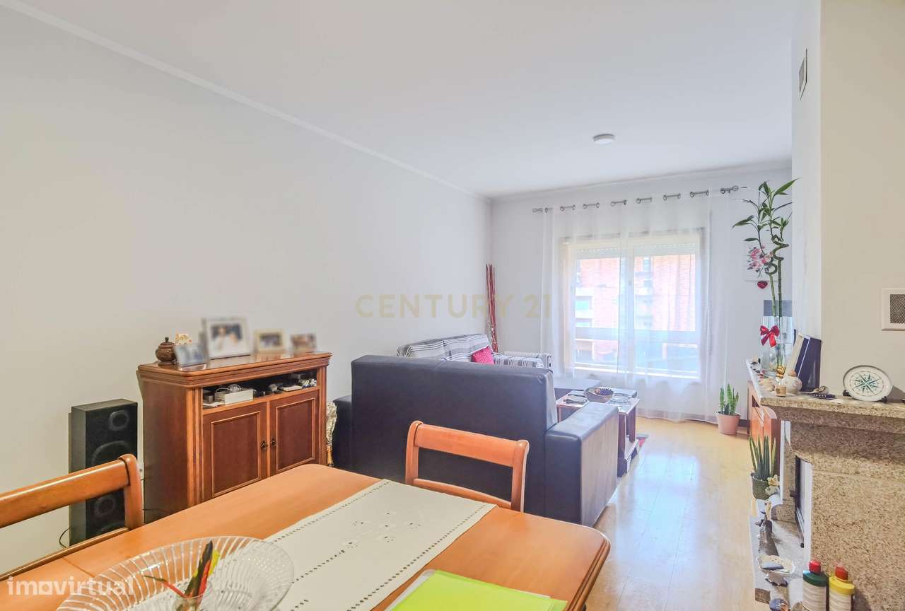 Apartamento T2 com Varanda, Garagem e Piscina | Valongo-29