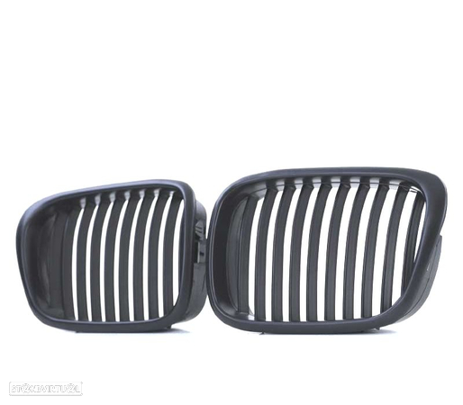 GRELHAS FRONTAIS PARA BMW E39 95-03 PRETAS - 4