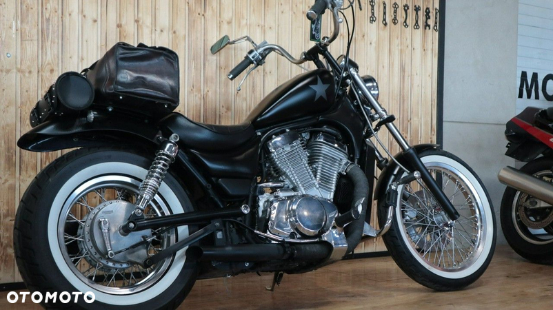 Suzuki Intruder - 16