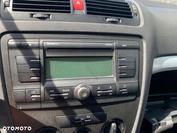 Skoda Octavia II oryginalne radio STREAM CD - 1