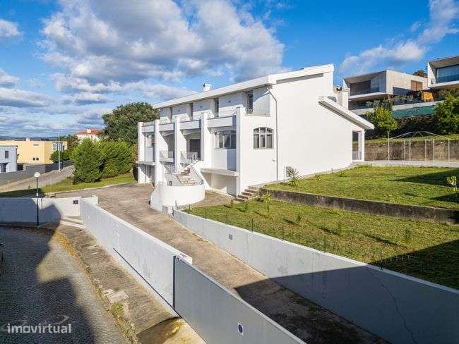 Moradia T5 à venda em Braga - Fraião-11
