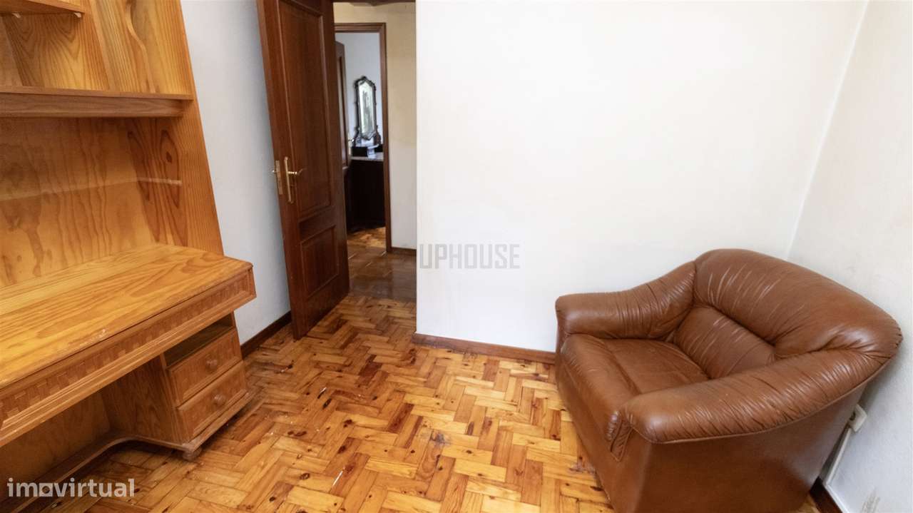 Apartamento T3 com Garagem Fechada - Bairro Santa Eugénia-6