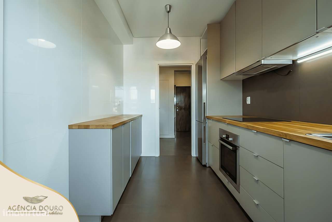 Apartamento T4 com varandas, em Aldoar, Porto-5