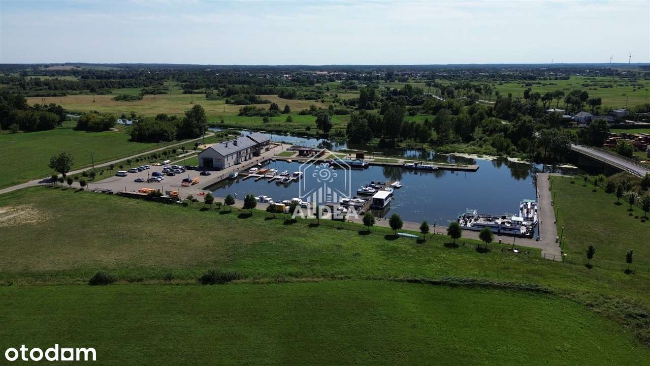 Parcela wśród nowoczesnej zabudowy-5