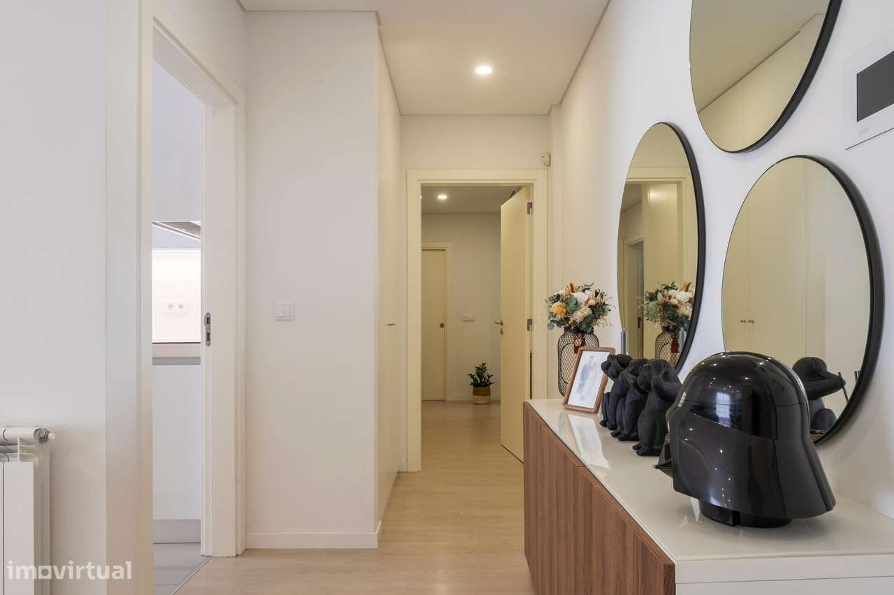 T2 Moderno (2020) com Box para 2 Carros na Urb Casas do Lago,...-14