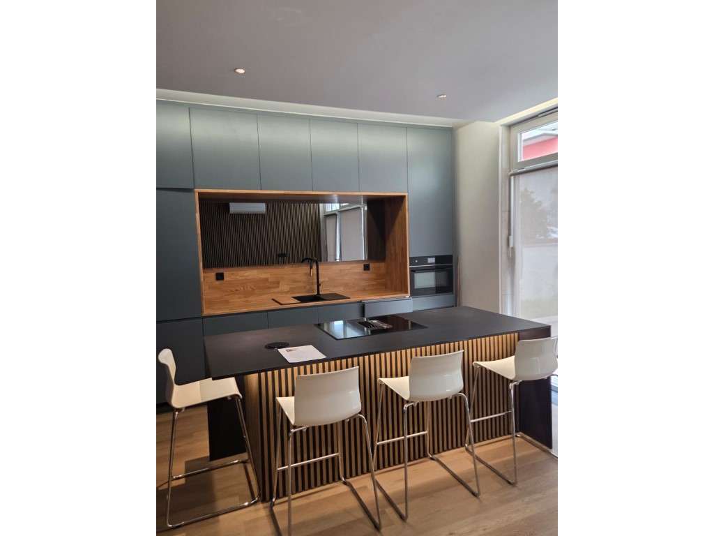 Apartamento Elegante e Contemporâneo no Centro de Algés-20