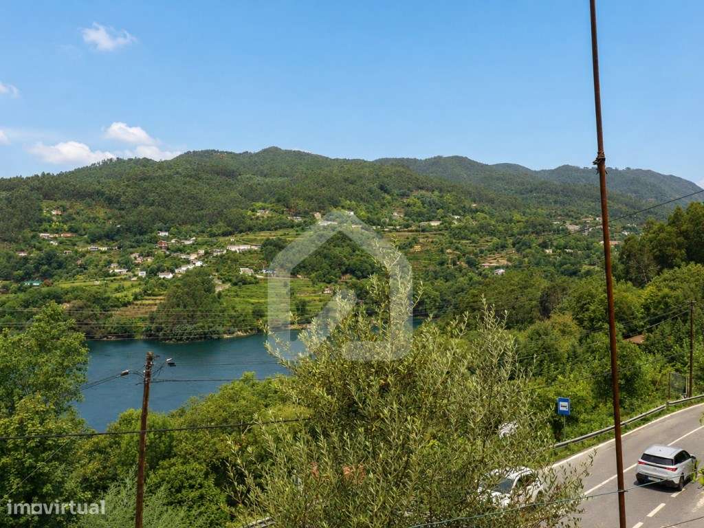 Moradia T3 para Restauro com Vista Rio | Gerês-5