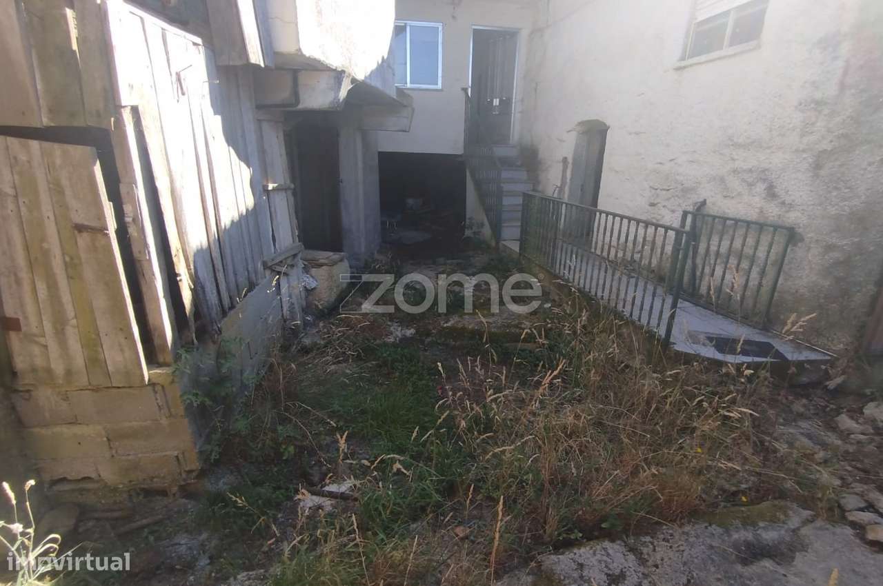 Três Moradias Tradicionais no Centro de Soutosa – Um Projeto Único - Grande imagem: 4/47