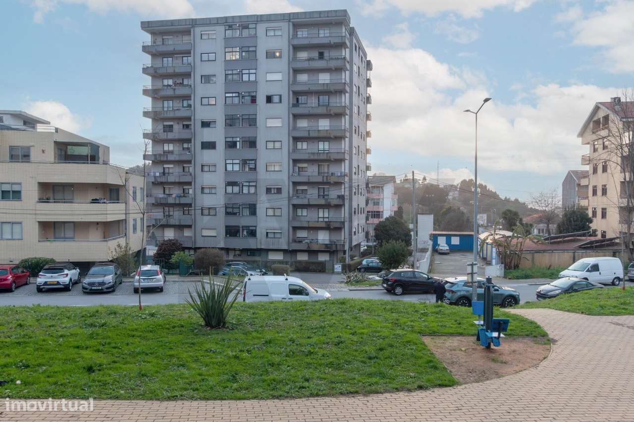 Apartamento T2 em Mafamude – Localização Privilegiada com Vistas Desaf-39