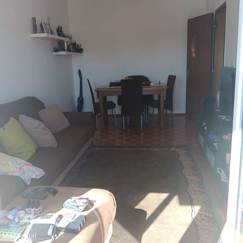 Apartamento T2 com varanda e bom potencial-17