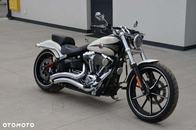 Harley-Davidson Softail Breakout - 20