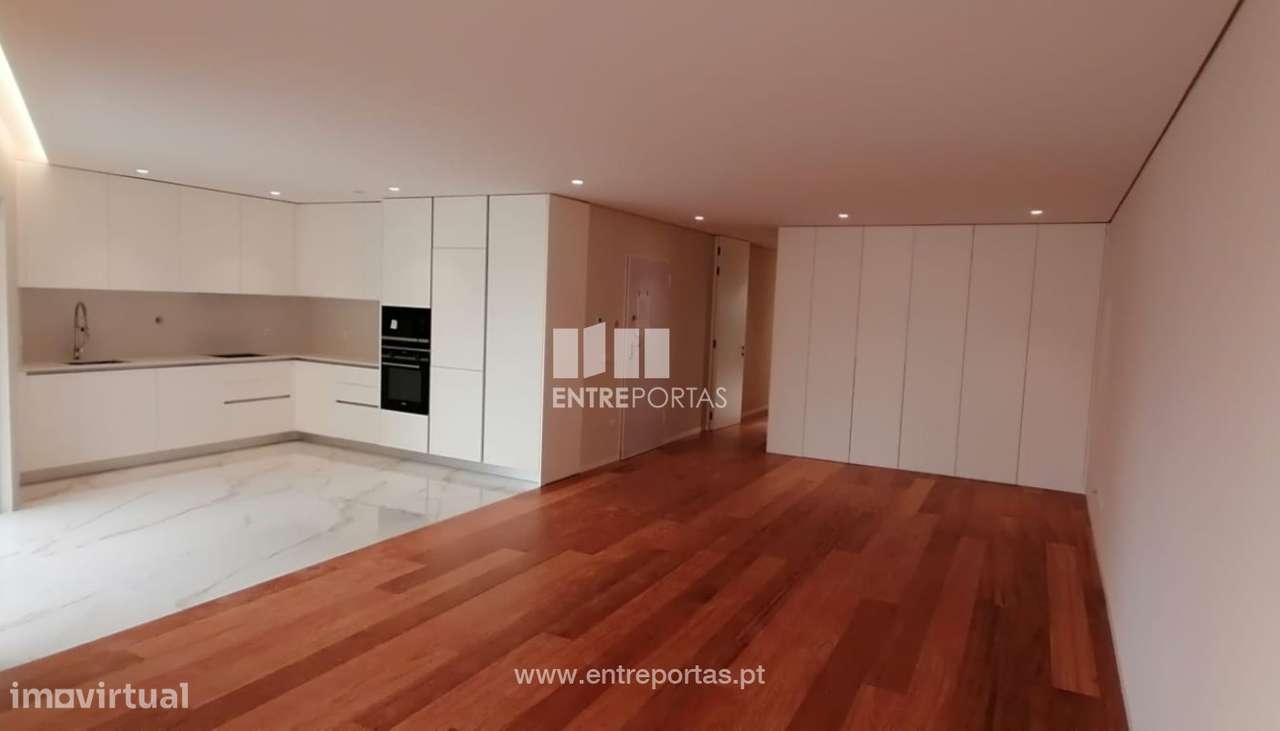 Venda de Apartamento T4 Duplex próximo do mar, na Póvoa de Varzim - Grande imagem: 4/10
