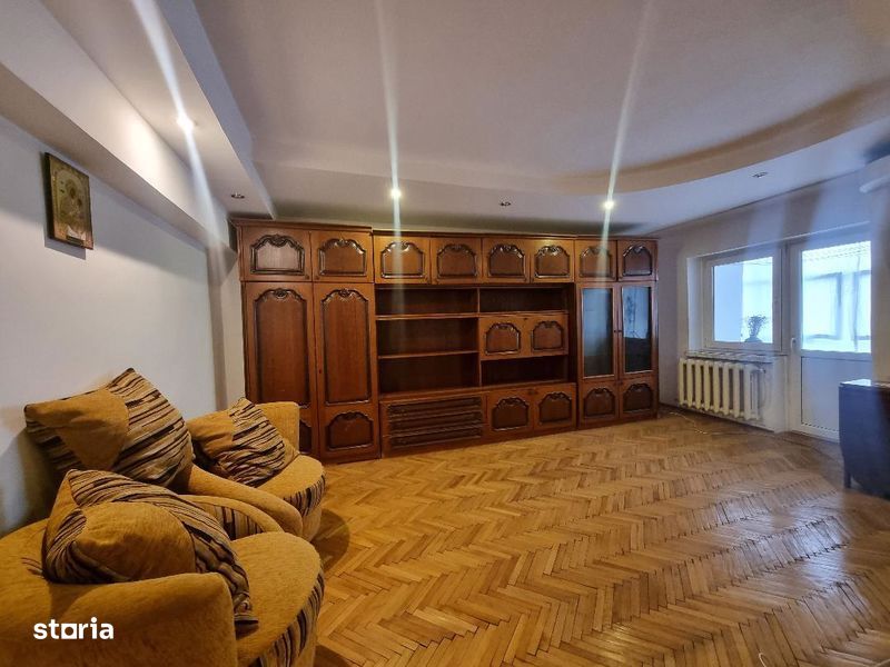 VANZARE Apartament 3 camere situat in Targu Jiu, Zona Centrala