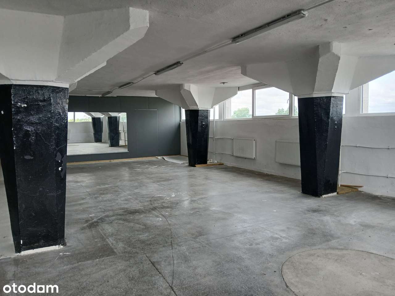 Wynajmę magazyn 220 m² – idealny na salę sportową lub studio tańca - Pełny obrazek: 2/8