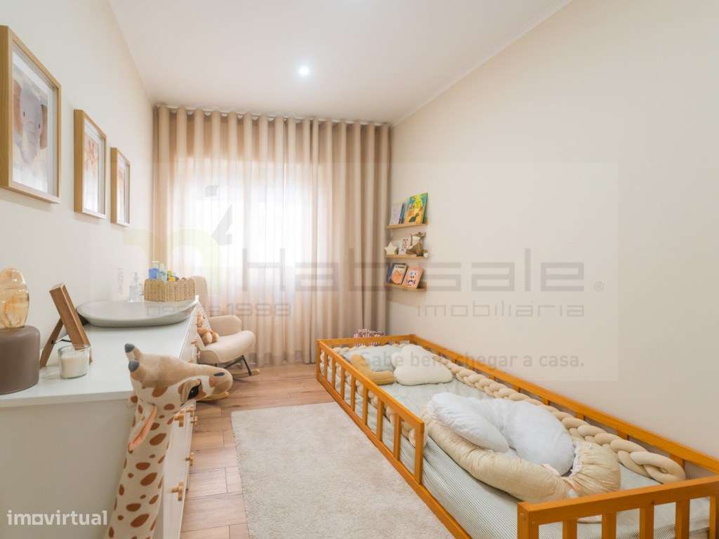 Apartamento T2 totalmente remodelado junto à estação.-20