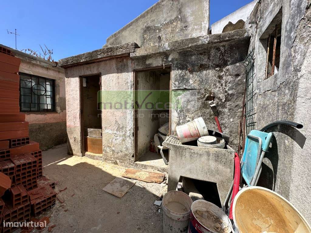 Prédio Devoluto com Grande Potencial de Reabilitação no Bairro da S...-15