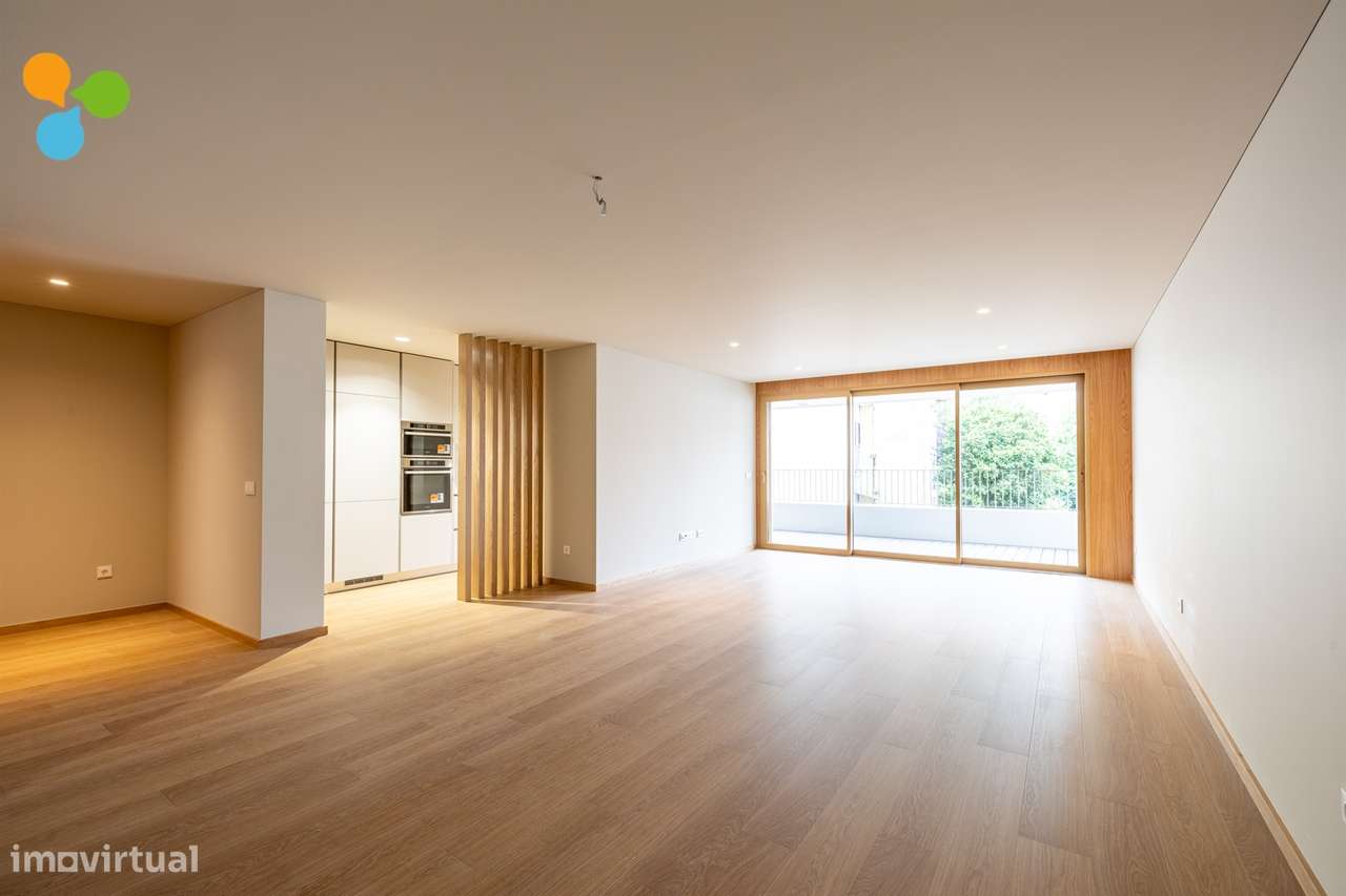 Apartamento T2 novo c/ terraço e 2 lugares de garagem-1