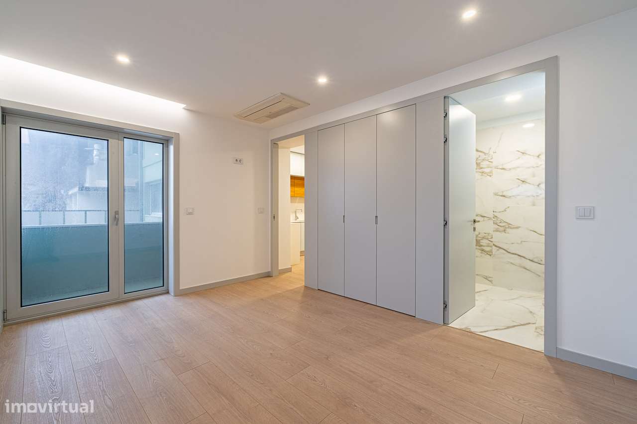 T4 amplo, 4 suites e estacionamento 4 carros – Marquês, Porto-21