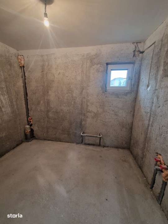 Casa individuala, decomandata, 10 camere, 210 mp., teren 15000mp., zon-6