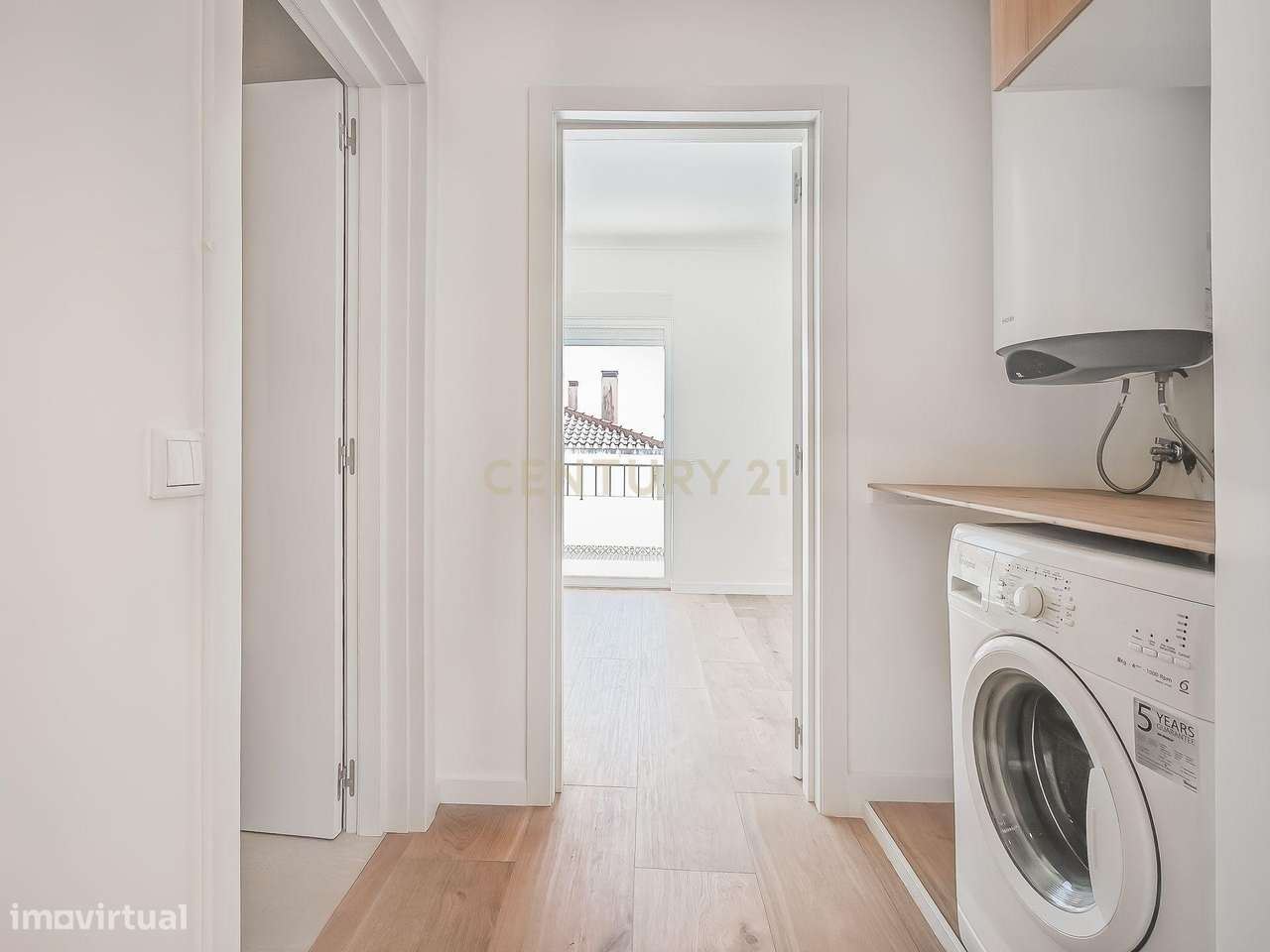 Viver no Estoril: T2 Renovado com Vista Mar, a 5 min a pé da Praia e d-20