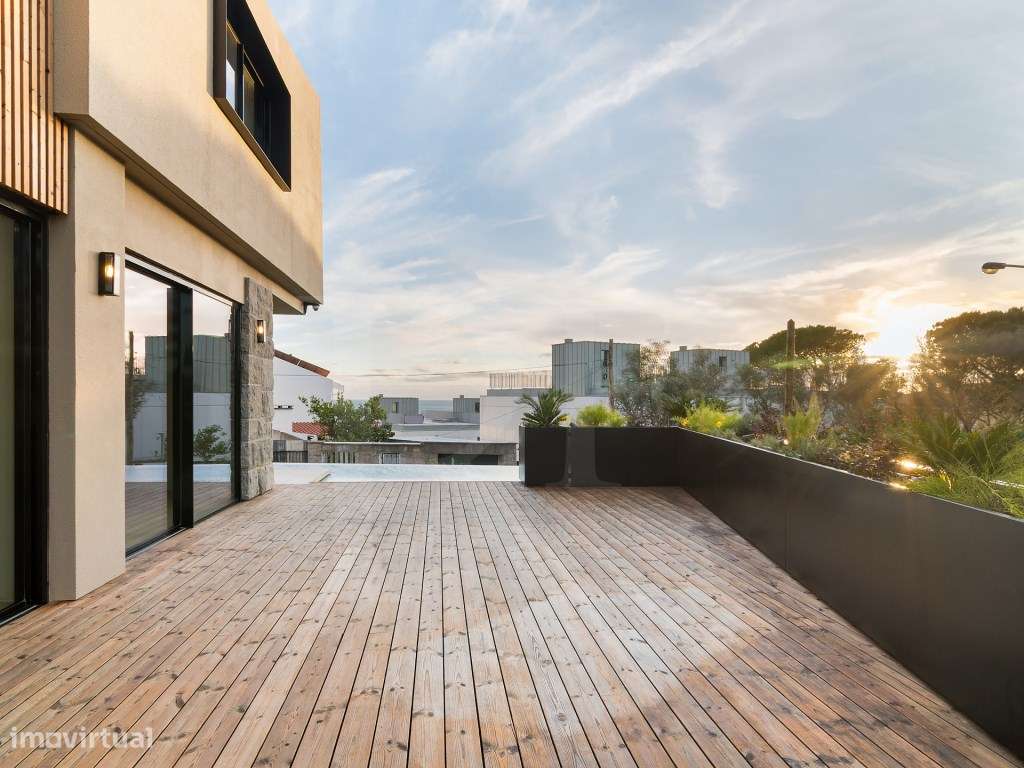 Moradia T5 com acabamentos de luxo e vista panorâmicas sobre a Baia...-21